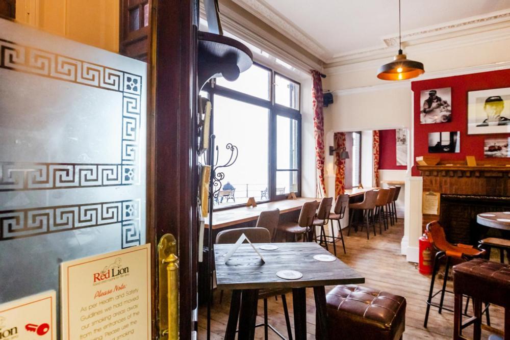 קרומר The Red Lion Hotel מראה חיצוני תמונה The interior of the pub