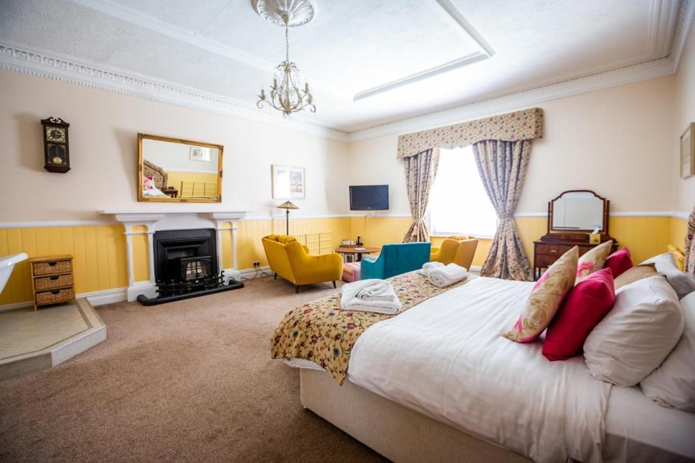 קרומר The Red Lion Hotel מראה חיצוני תמונה A bedroom at the hotel