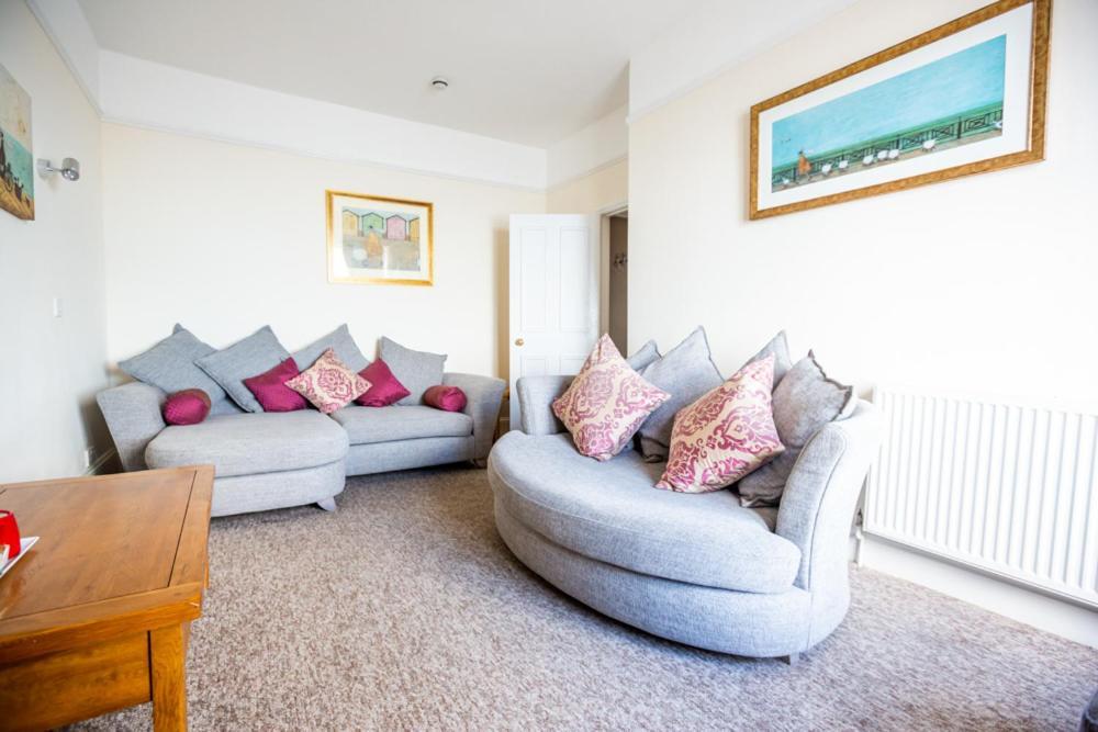 קרומר The Red Lion Hotel מראה חיצוני תמונה The living room at The Old School House