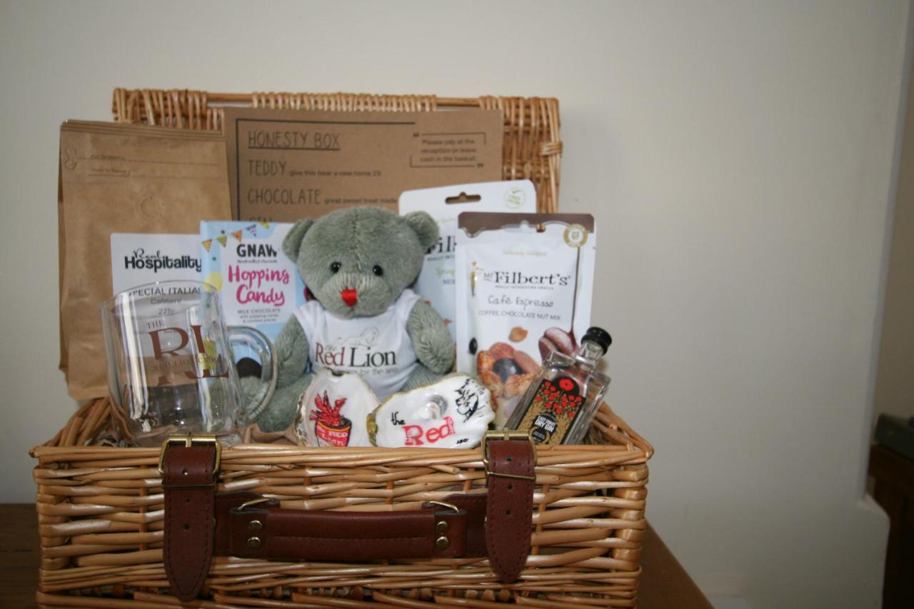 קרומר The Red Lion Hotel מראה חיצוני תמונה A baby hamper