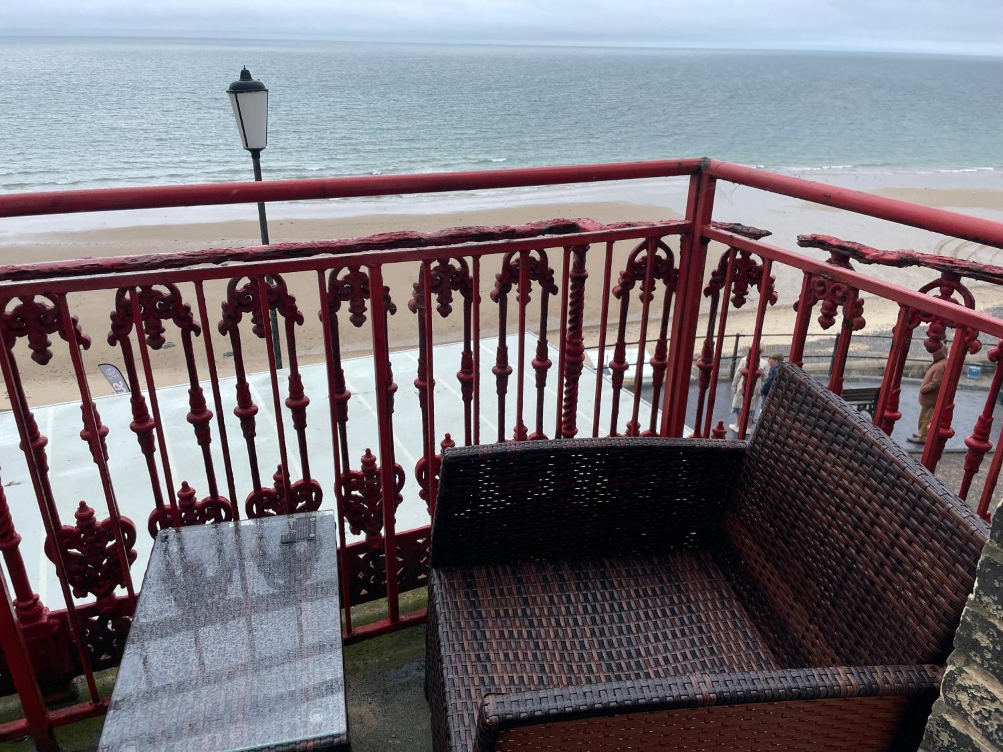 קרומר The Red Lion Hotel מראה חיצוני תמונה The balcony of the hotel