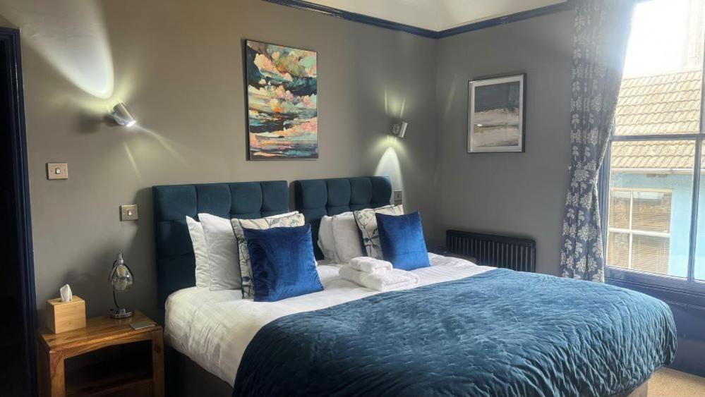 קרומר The Red Lion Hotel מראה חיצוני תמונה A bedroom at the hotel